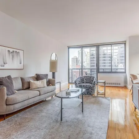 Midtown 2Br W Doorman Nr Theater District Nyc-1349 Apartment